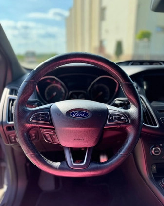 Ford Focus cena 64000 przebieg: 162500, rok produkcji 2016 z Annopol małe 79